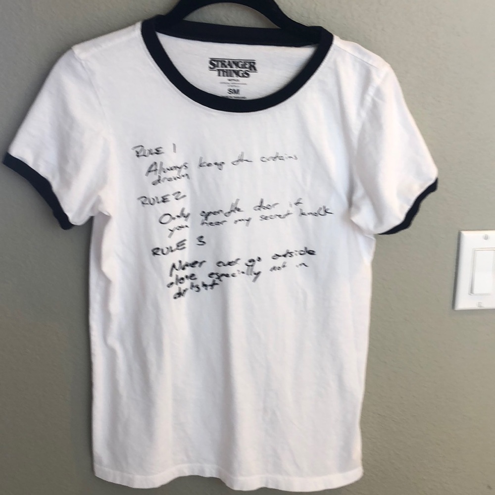 😊 5/$20 Stranger Things T-shirt Sz small NWOT